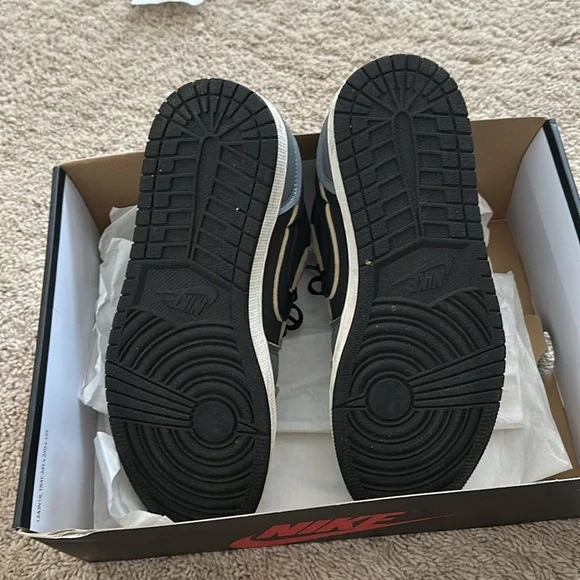 Air Jordan 1 Retro Low - Picture 3 of 5